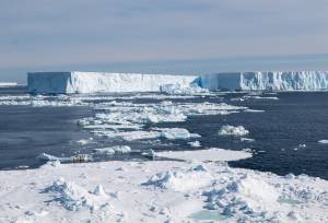 Antarctica by Helicopter: Icebergs, Mountains & Remote Lands