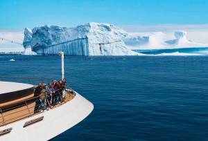 Antarctic Explorer: Discovering the 7th Continent (World Voyager)