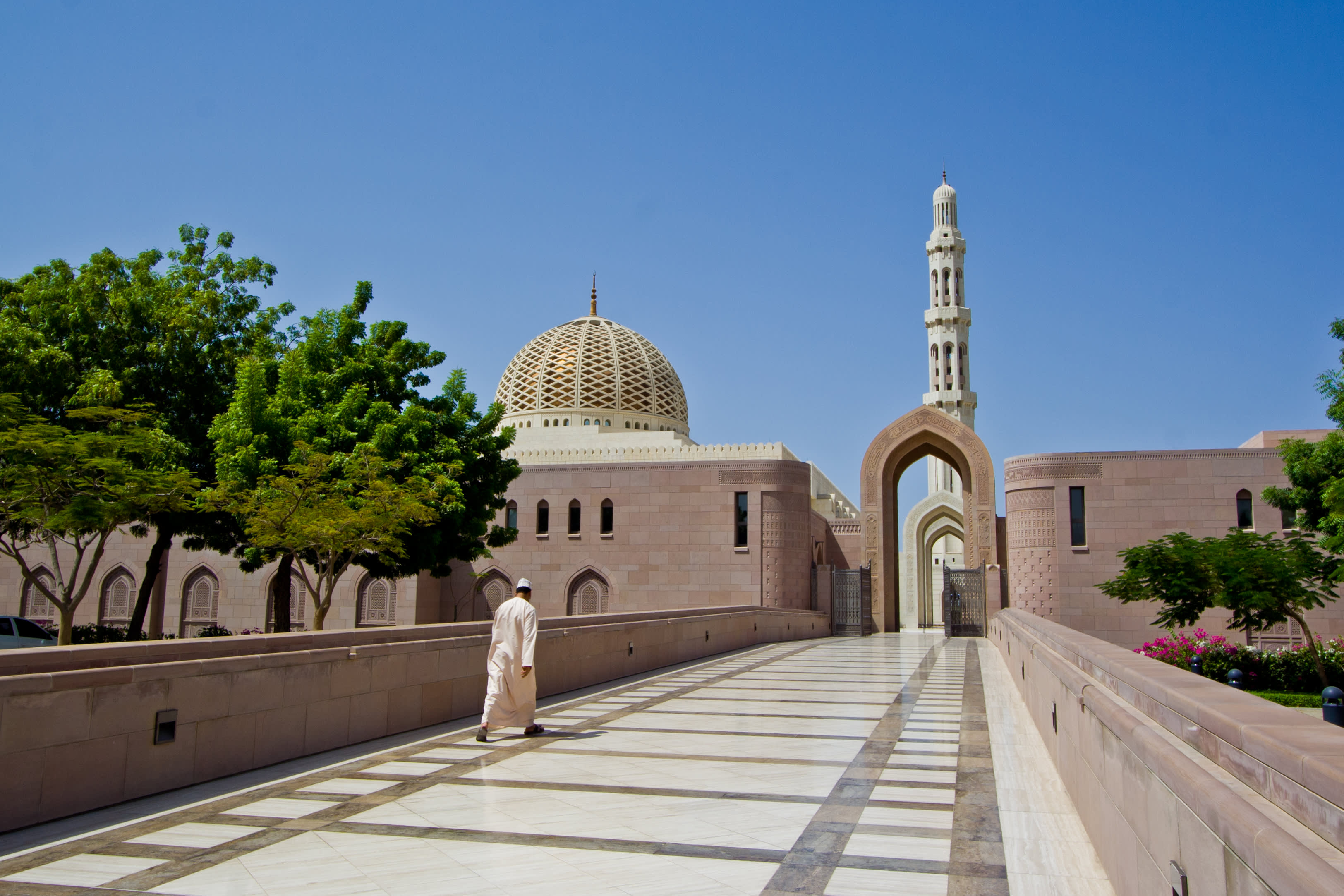 Zugang zur Sultan-Qabus-Moschee in Maskat
