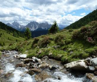 Your Complete Guide to Hiking in the Italian Dolomites: What to Know Before You Go