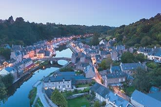 Dinan de nuit en Bretagne