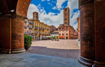 Barolo Gastronomic Cycling by E-Bike