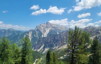 Classic Dolomites Hikes – Premium Adventure