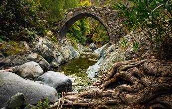 ancient_venetian_bridge_-_troodos