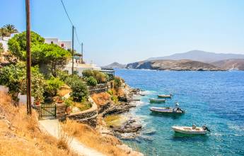 Walking on Kythnos Island – Premium