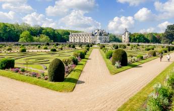 Loire Valley: Walks, Wine & Chateaux