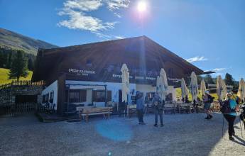 Classic Dolomites Hikes – Premium Adventure