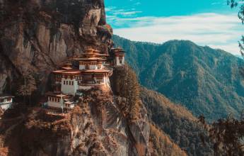 Signature Nepal & Bhutan | Peaks & Prayer Flags