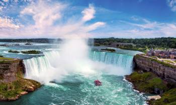 Boat cruise at the stunning Niagara Falls