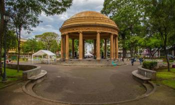 San Jos Province San Jos City Park Garden Hugo King Fretts