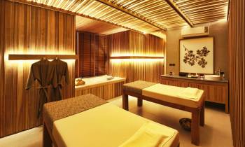 a bedroom with a bed and desk in a hotel room