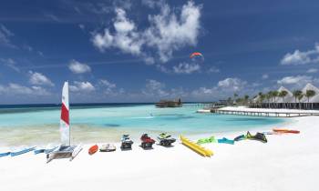 a boat sitting on top of a sandy beach