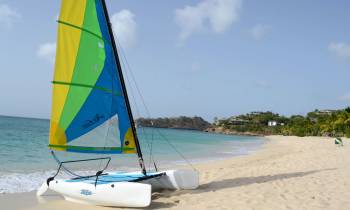 a boat sitting on top of a sandy beach
