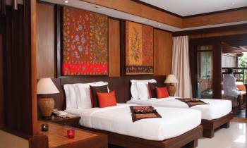 Deluxe Outdoor Jacuzzi® Room