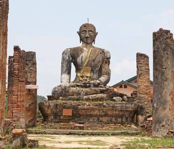 Statuen in Phonsavan