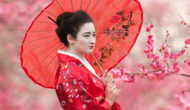 Enchanting Travels Japan Vacations - Best time to travel to Japan - geisha