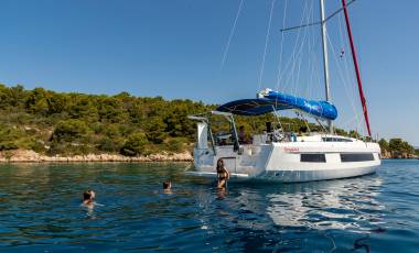 Sunsail 44.4 - swimming