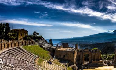 panoramic-view-of-the volcano