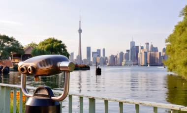 Blick vom Ontario See auf die Skyline von Toronto Ontario Kanada