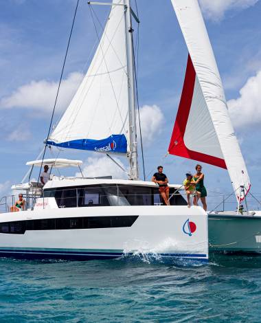 Sunsail 454 - sailing