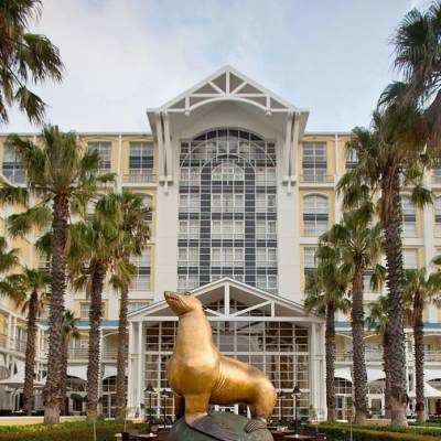 a statue in front of a building