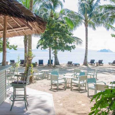 a group of lawn chairs sitting on top of a wooden table