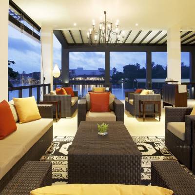 Riverside Lounge