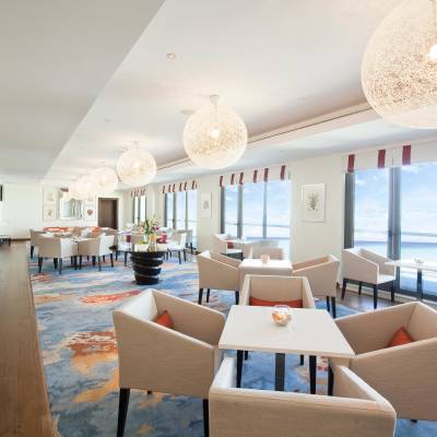 Coral lounge