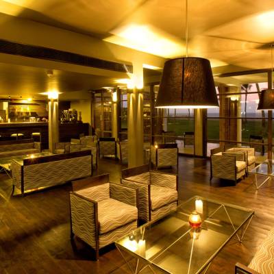 Main bar & Lounge