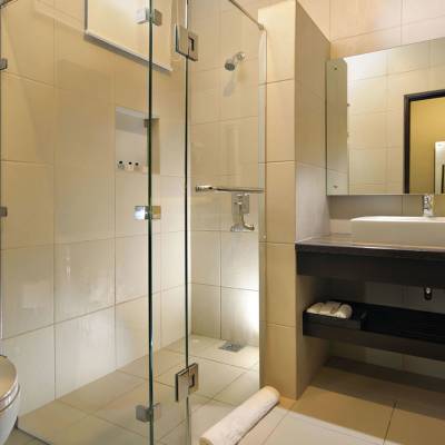 Deluxe Bathroom