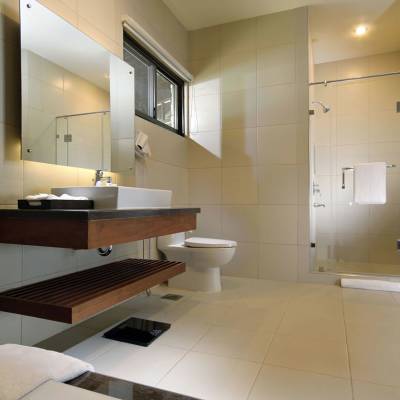 Premium Beachfront Bathroom