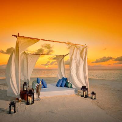 Beach dining