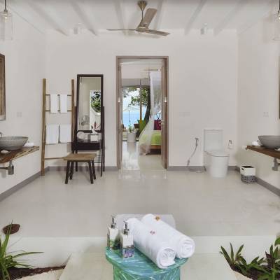 Deluxe beach villa bathroom
