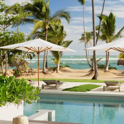 Beachfront swim-up at Excellence El Carmen