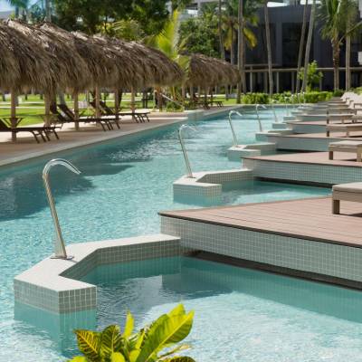 Junior Suite swim-up room at Excellence El Carmen