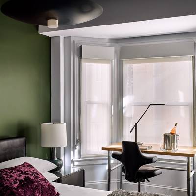 Premier Queen Room