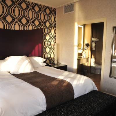 Bankers Queen room
