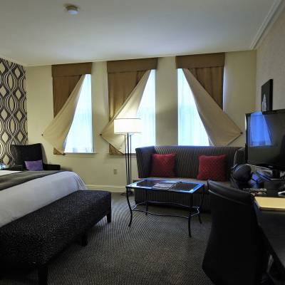Deluxe king room