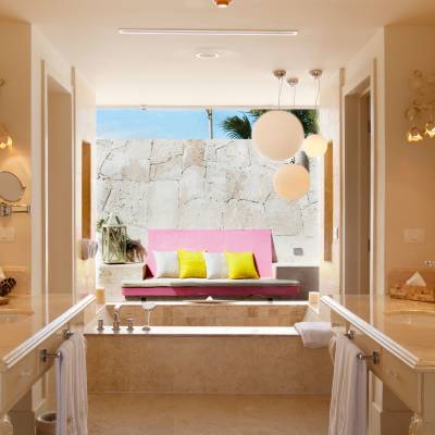 Luxury Pool Junior Suite spa bathroom
