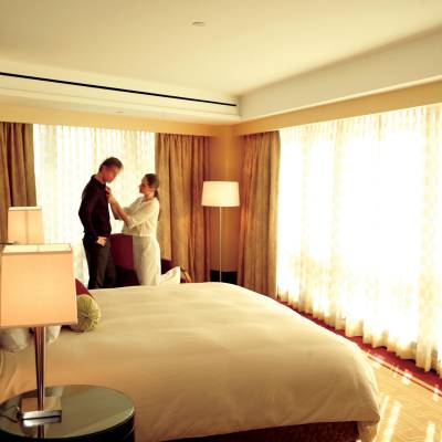 a bedroom with a bed in a hotel room