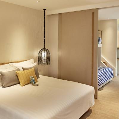 a bedroom with a bed in a hotel room