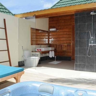 Jacuzzi Beach Villa