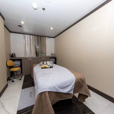 World Explorer by Quark Expeditions, Antarctica