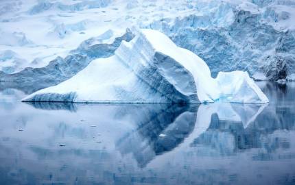 a snow covered mountain