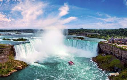Boat cruise at the stunning Niagara Falls
