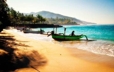a boat sitting on top of a sandy beach