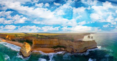 Panoramisk luftfoto af tolv apostles kystlinje ved solnedgang, Great Ocean Road, Victoria, Australien