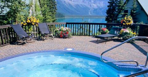 Pool med utsikt över Emerald Lake i Yoho National Park, Kanada