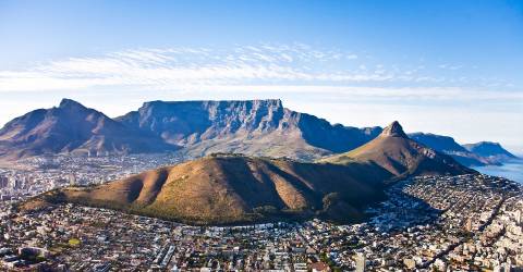 Vy över berg och hus i Kapstaden, Sydafrika