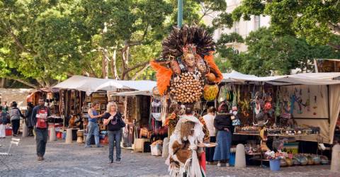 Försäljare på lokalmarknaden Green Market i Kapstaden, Sydafrika